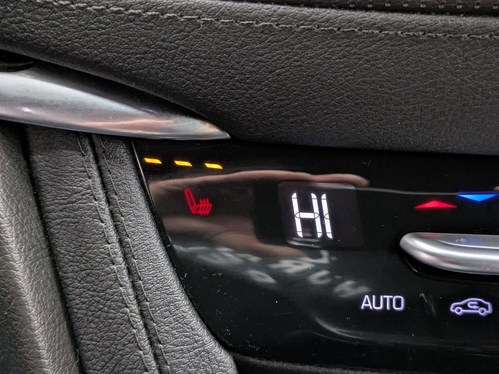 Used 2023 Cadillac XT6 Luxury image 6