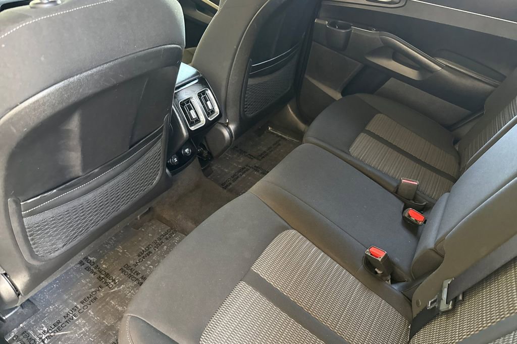 Used 2023 Kia Sorento LX FWD image 9