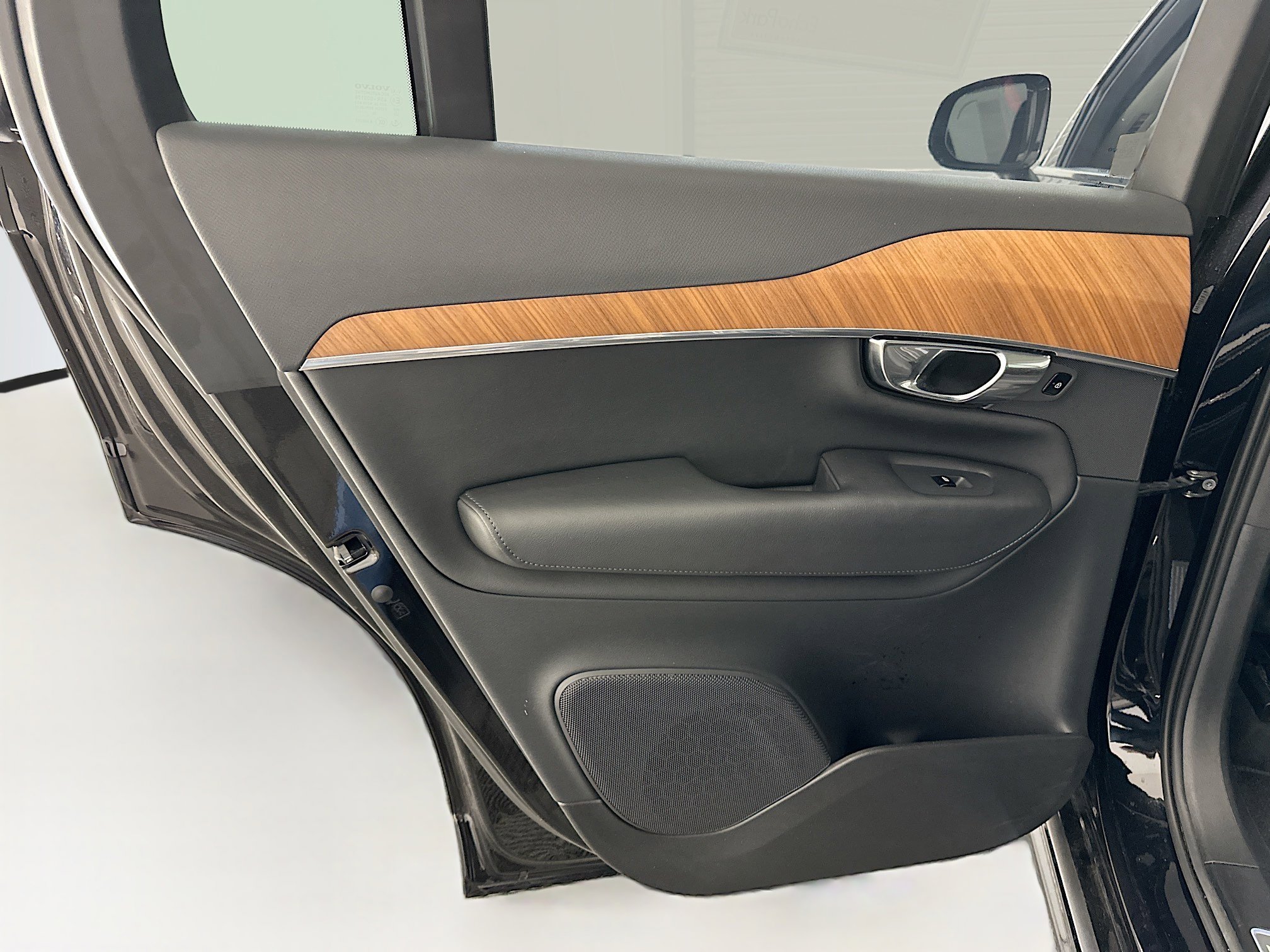 Used 2025 Volvo XC90 B6 Plus image 28