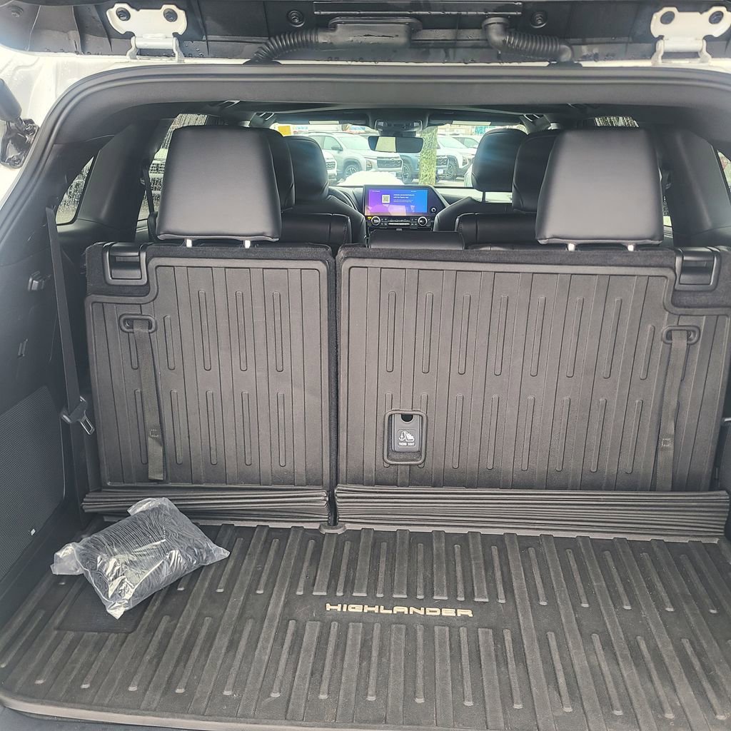 Used 2024 Toyota Highlander XSE image 29