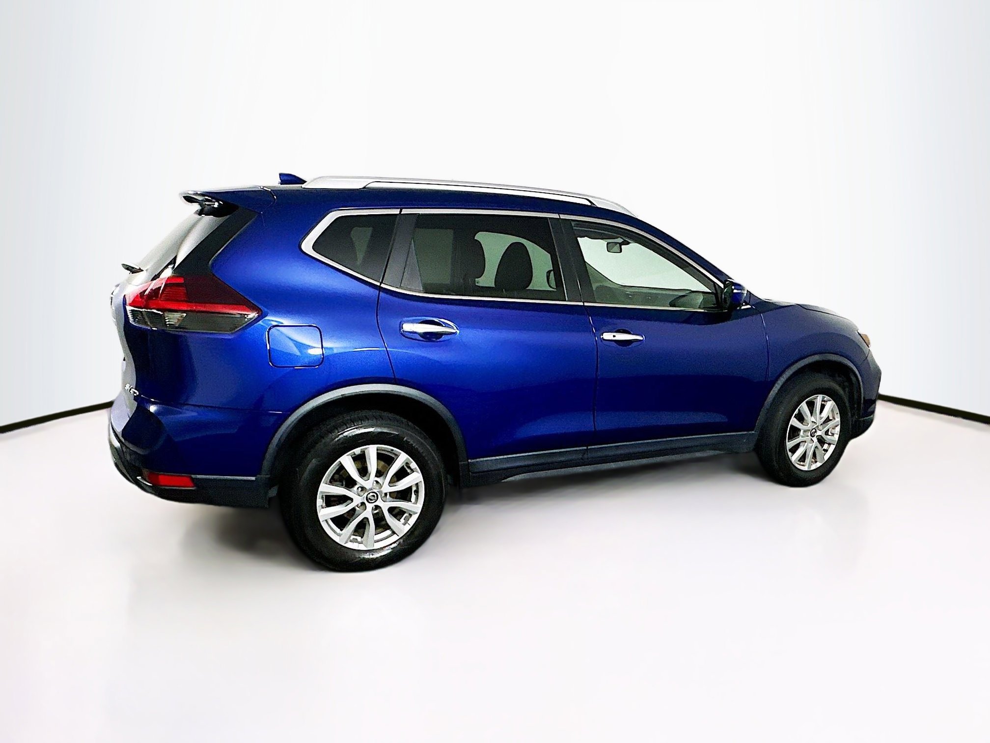 Used 2018 Nissan Rogue SV w/ Premium Package image 10