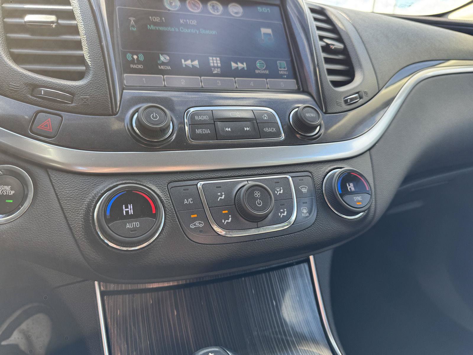 Used 2019 Chevrolet Impala LT FWD image 21