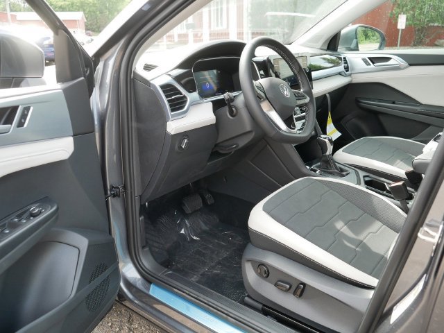 New 2026 Volkswagen Taos SE FWD image 7