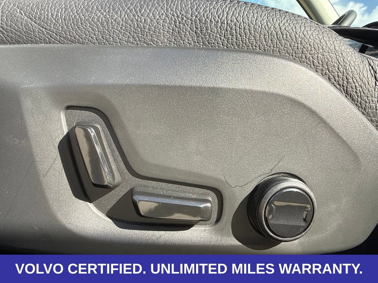 Certified 2024 Volvo XC60 B5 Plus w/ Protection Package Premier AWD/4WD image 11