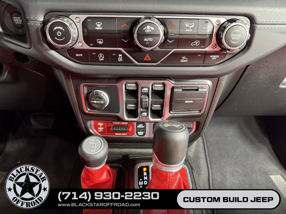 Used 2025 Jeep Wrangler Unlimited Rubicon AWD/4WD image 28