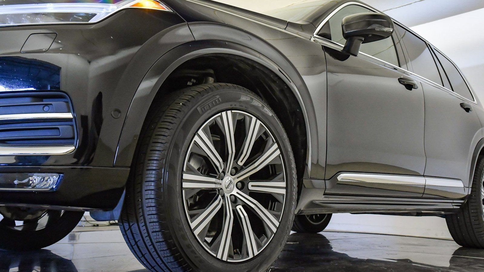 Used 2025 Volvo XC90 B6 Plus AWD/4WD image 9