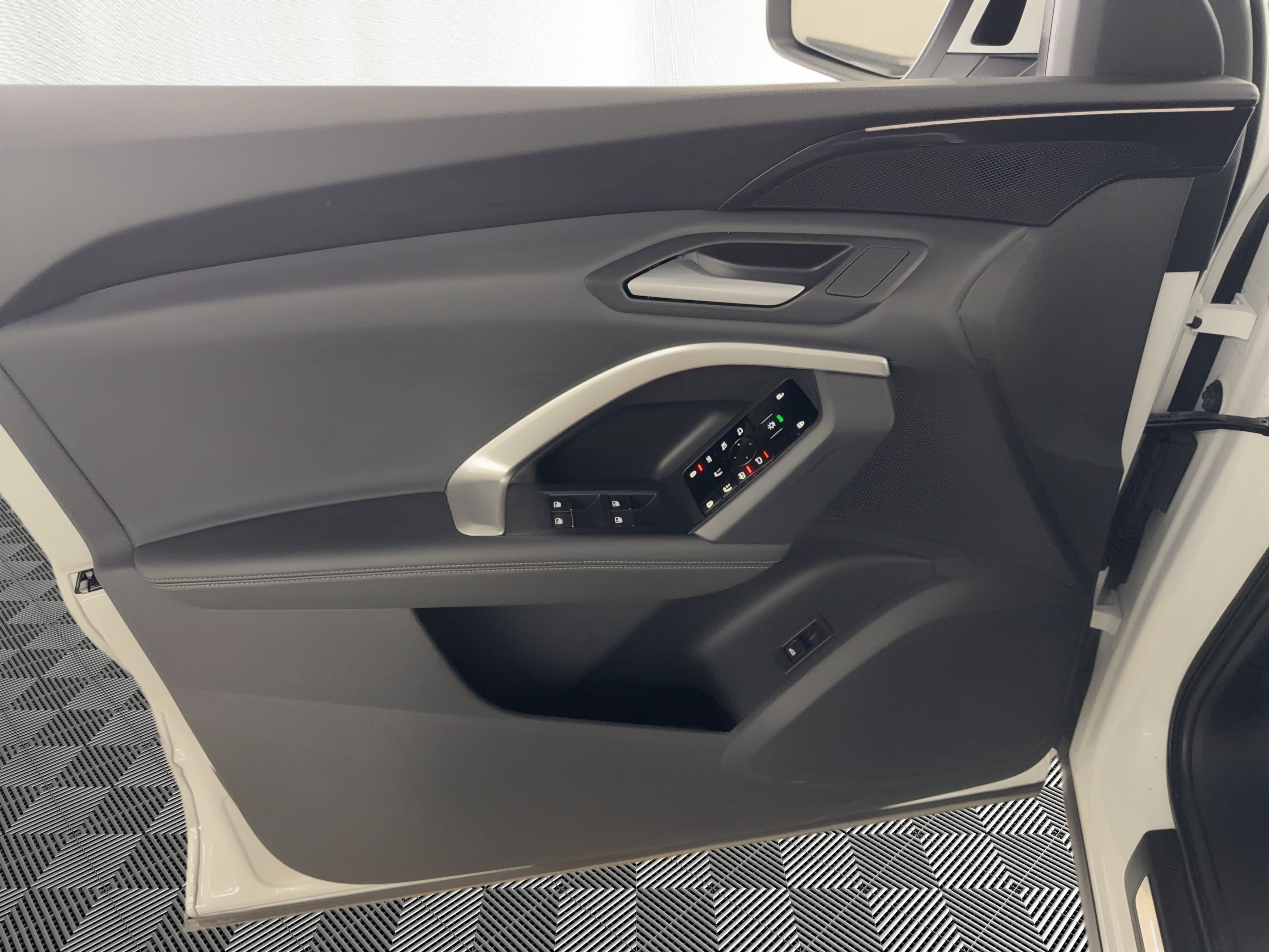 Certified 2025 Audi Q5 Premium w/ Convenience Package image 14