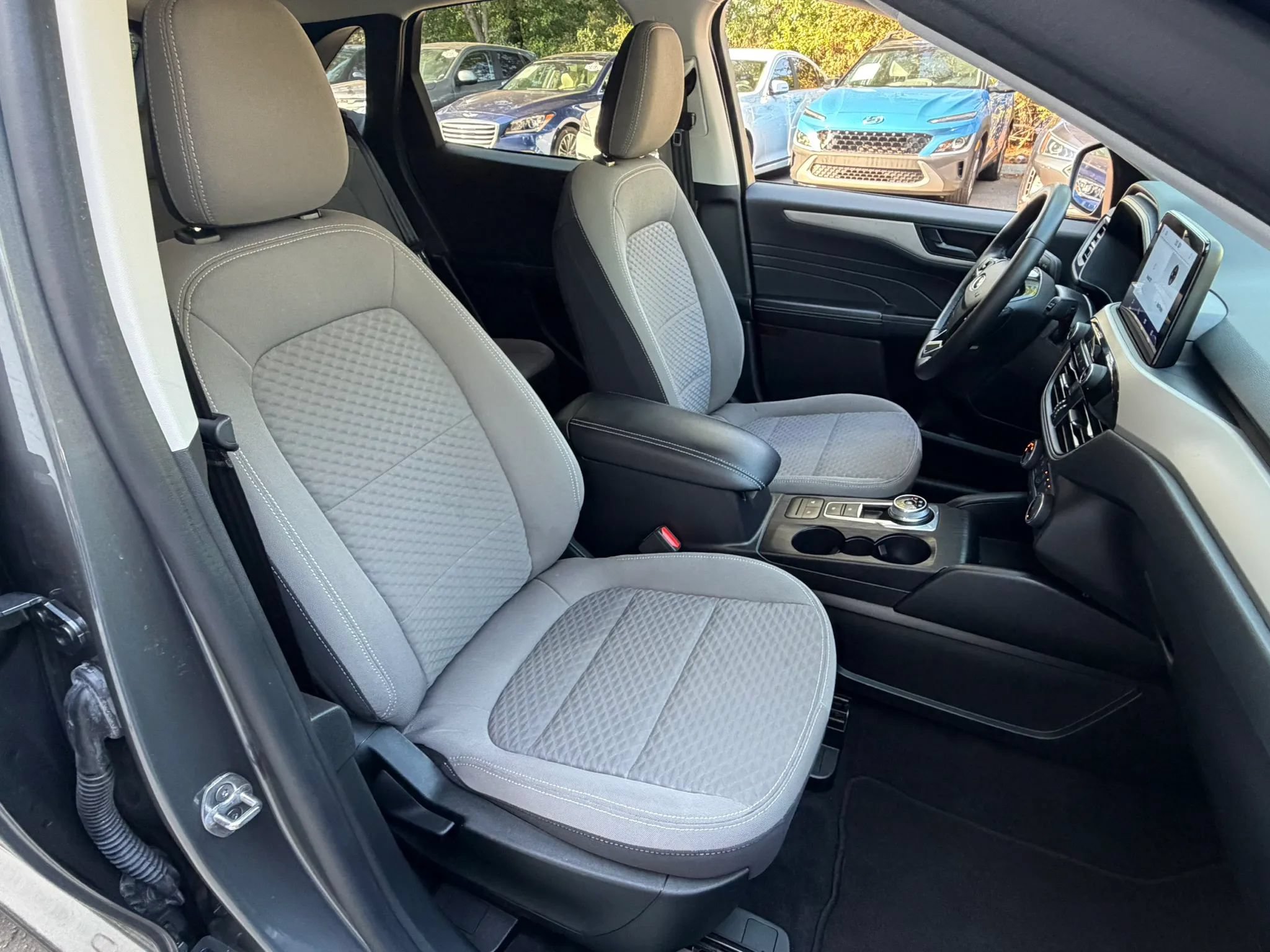 Used 2022 Ford Escape SE w/ Cold Weather Package FWD image 8
