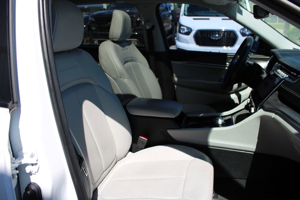 Used 2022 Jeep Grand Cherokee L Overland AWD/4WD image 43