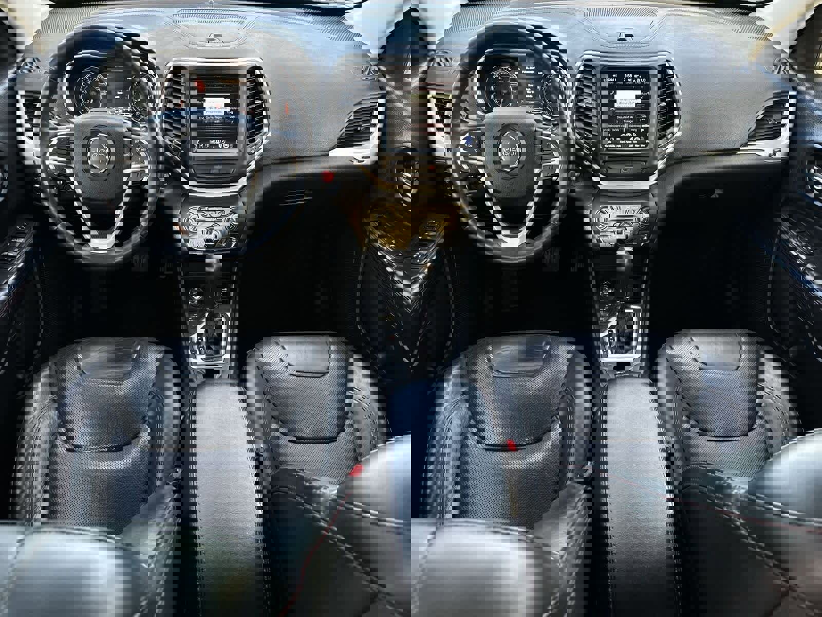 Used 2016 Jeep Cherokee Trailhawk w/ Comfort/Convenience Group image 15