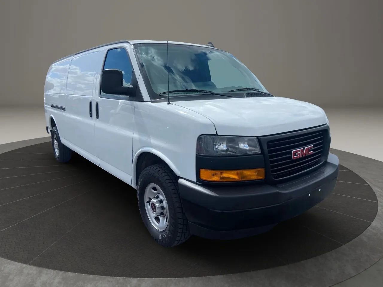 Used 2023 GMC Savana 2500 Extended w/ Driver Convenience Package image 8