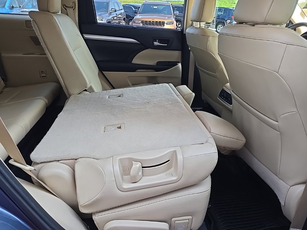 Used 2019 Toyota Highlander XLE FWD image 90