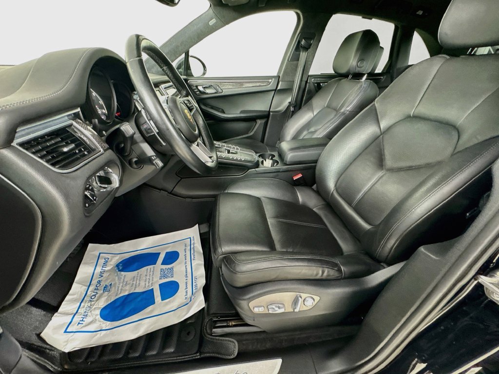 Used 2016 Porsche Macan Turbo AWD/4WD image 26