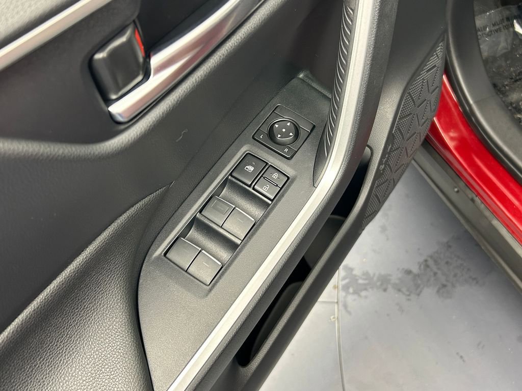 Used 2025 Toyota RAV4 XLE image 17