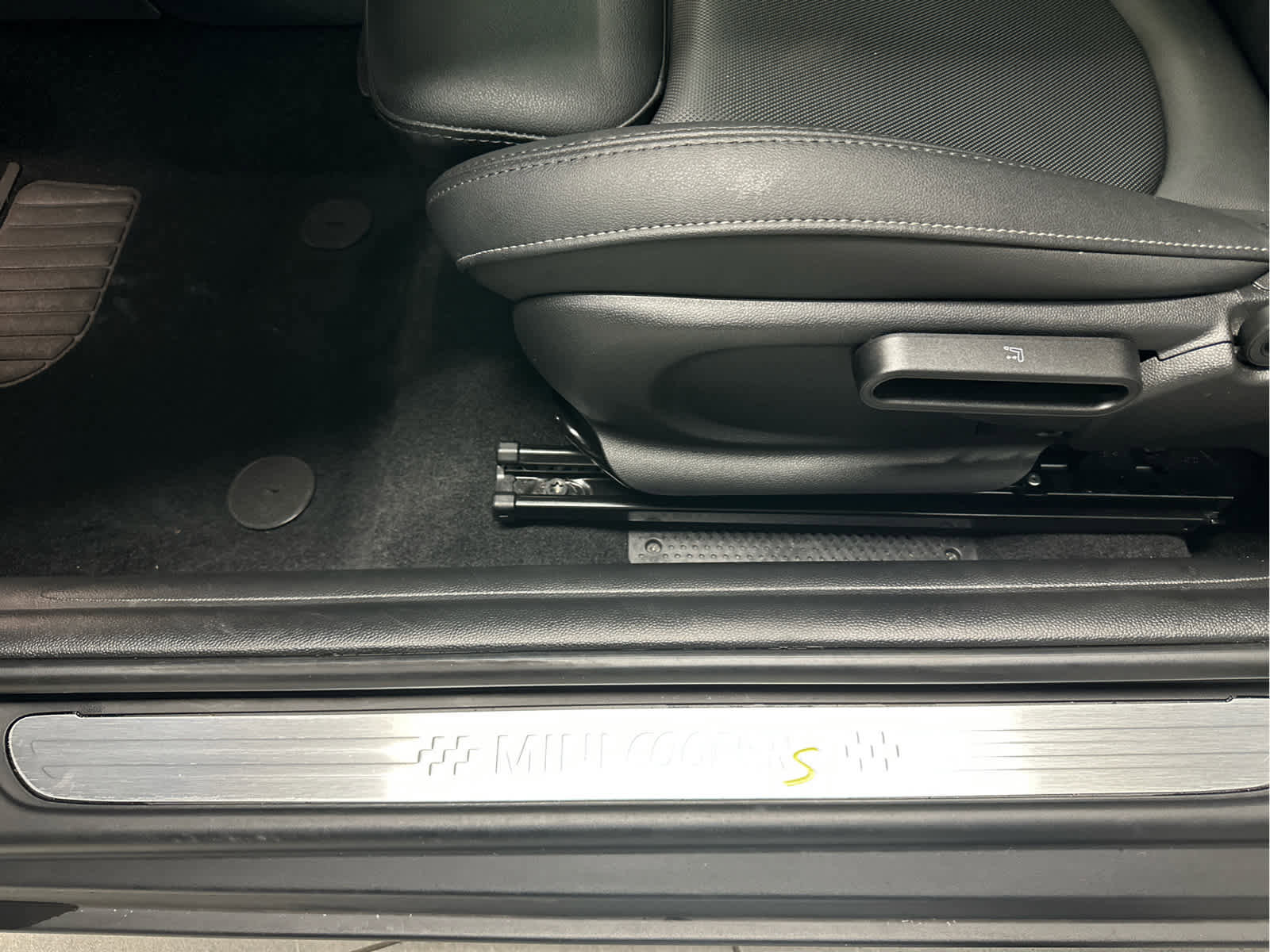 Used 2024 MINI Cooper SE image 14