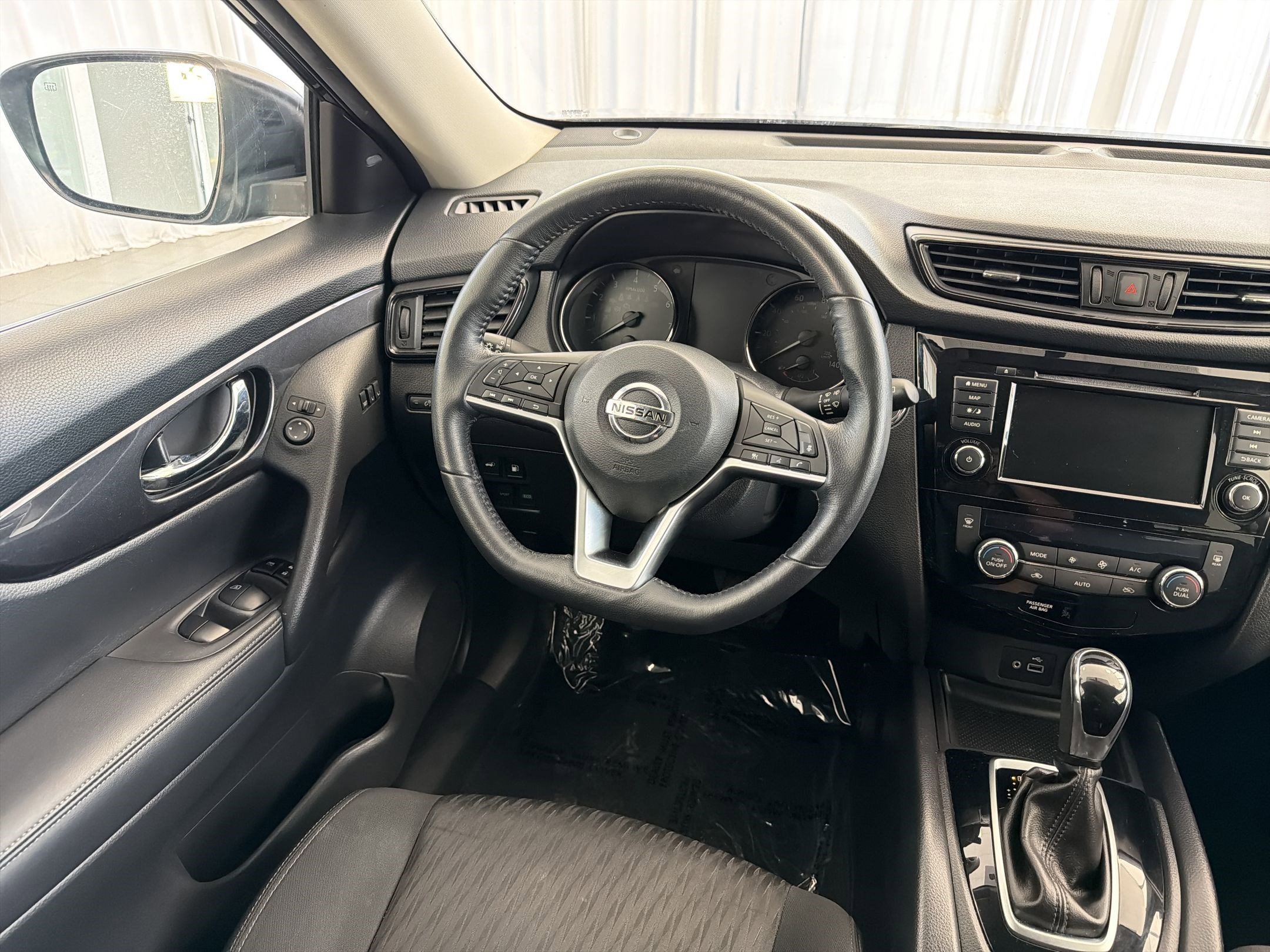 Used 2018 Nissan Rogue SV w/ Premium Package AWD/4WD image 27