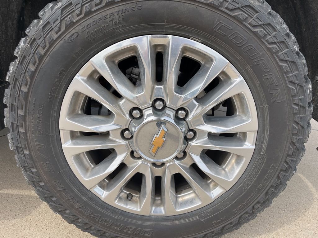 Used 2023 Chevrolet Silverado 2500 High Country w/ Safety Package II AWD/4WD image 8