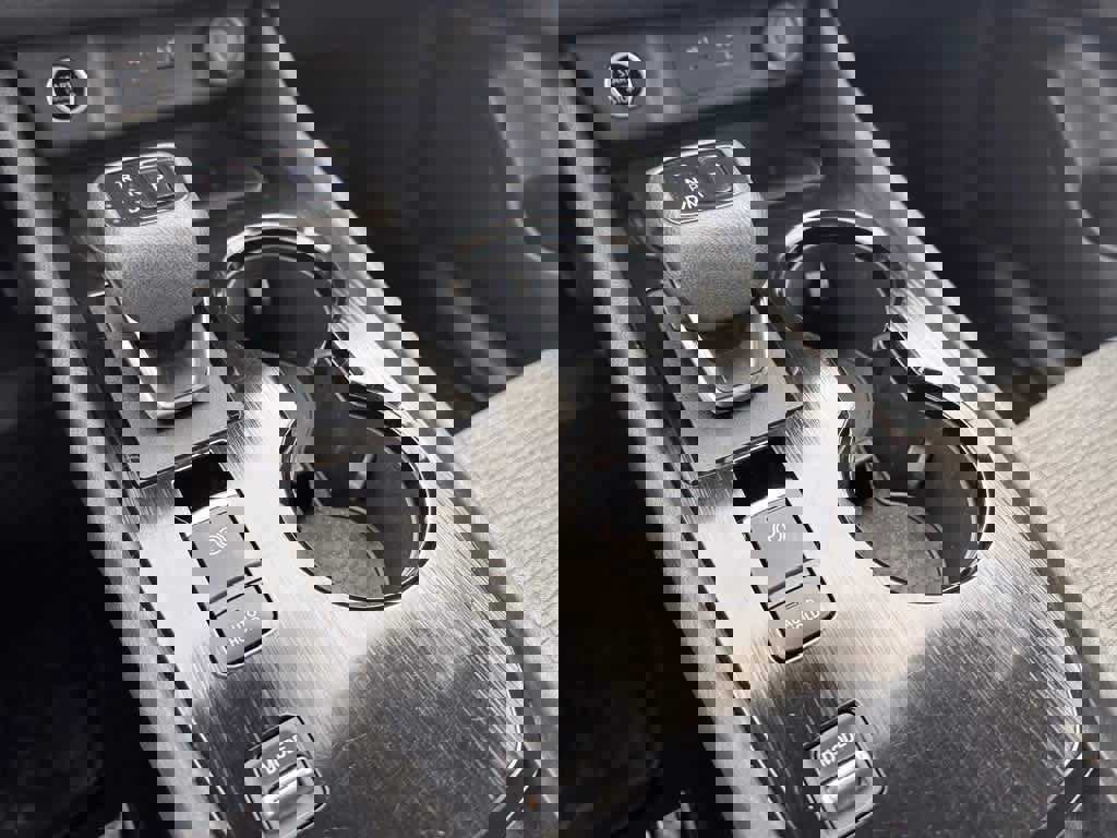 Used 2021 Nissan Rogue SV image 23