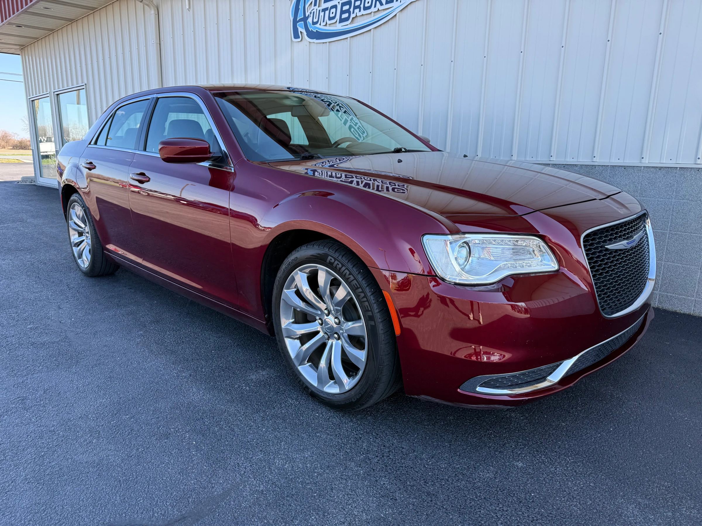 Used 2019 Chrysler 300 Touring w/ Quick Order Package 2EF image 2