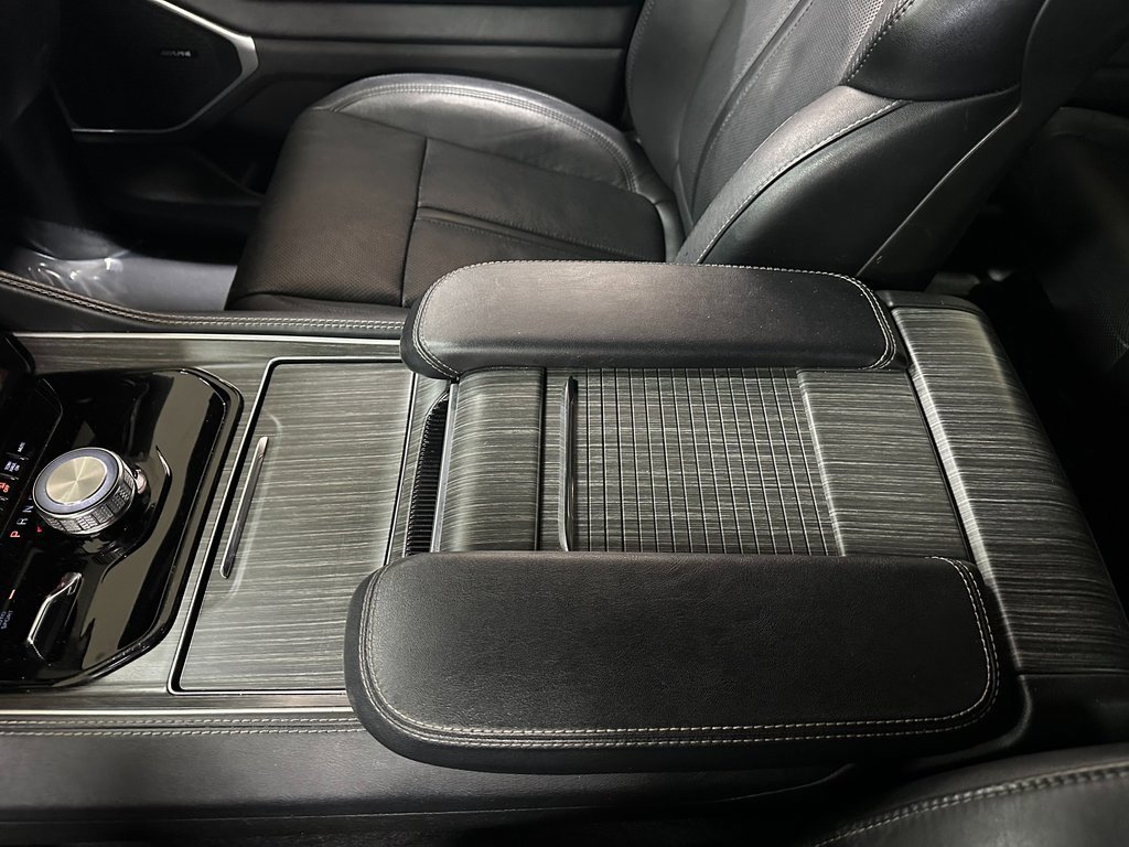 Certified 2024 Jeep Wagoneer L Series II w/ Flexible Seating Group image 31