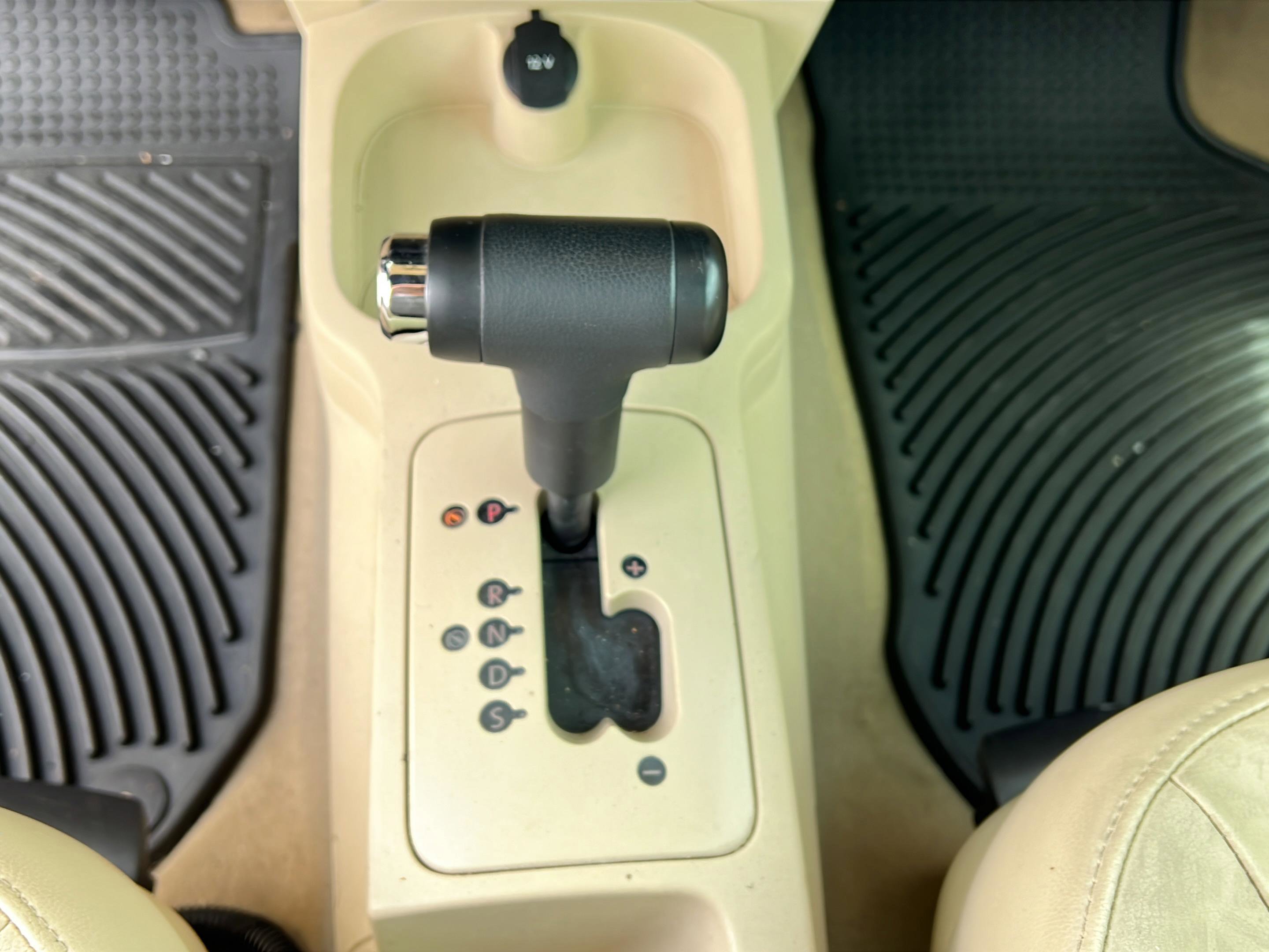Used 2008 Volkswagen Beetle SE FWD image 17