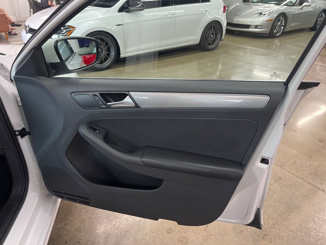 Used 2017 Volkswagen Jetta SE FWD image 49