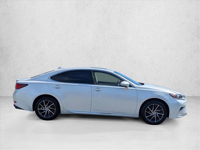 Used 2016 Lexus ES 350 w/ Premium Package w/Wood Trim image 4