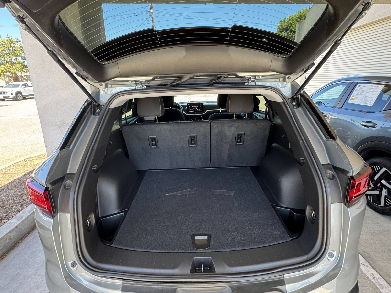 Used 2026 Chevrolet Blazer LT FWD image 32
