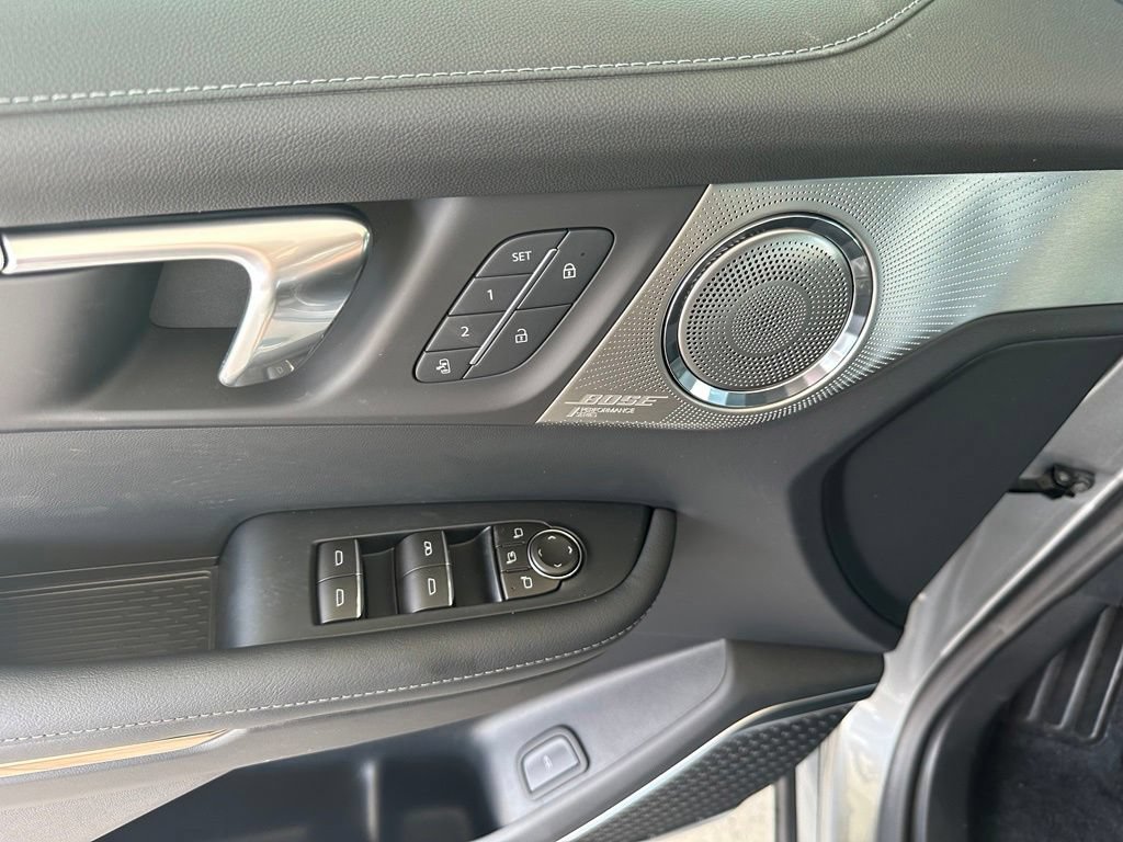 New 2026 Buick Enclave Avenir w/ Super Cruise Package FWD image 11