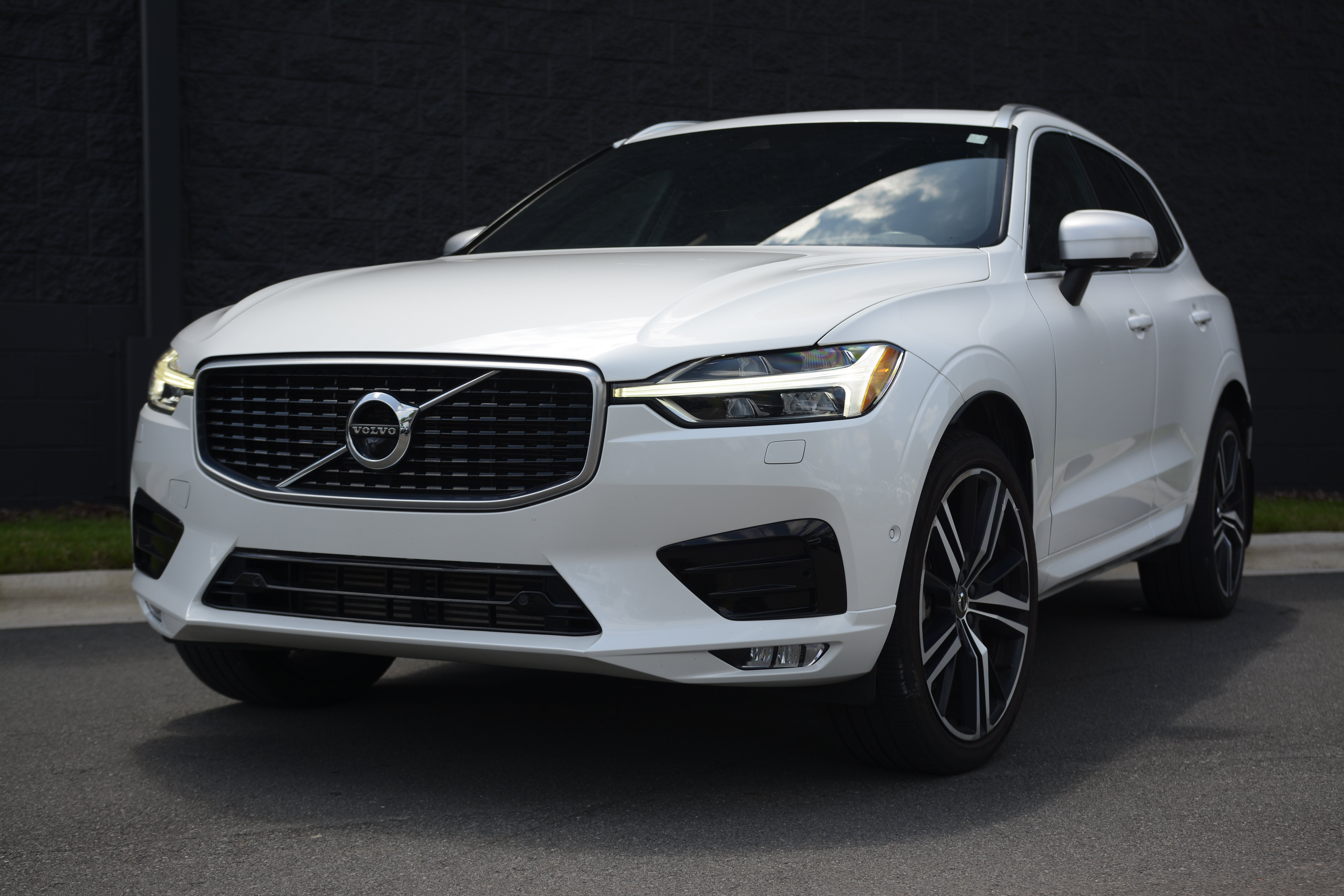 Used 2019 Volvo XC60 T6 R-Design w/ Protection Package Premier AWD/4WD image 37
