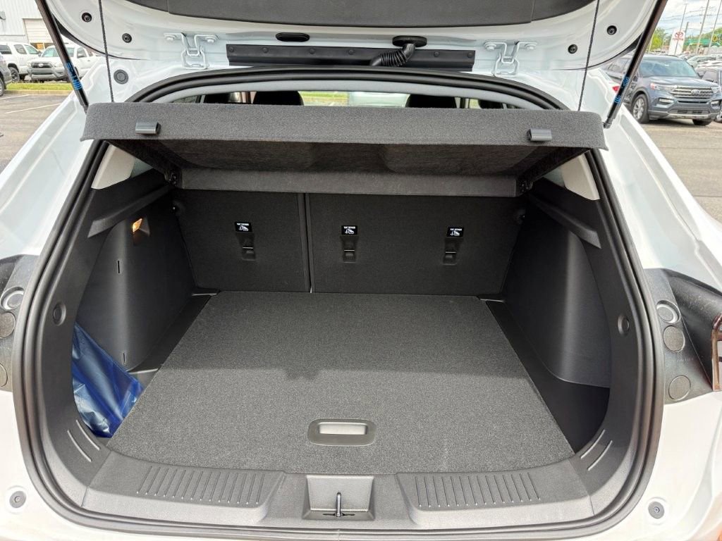New 2026 Chevrolet Trax LT w/ Sunroof Package FWD image 17