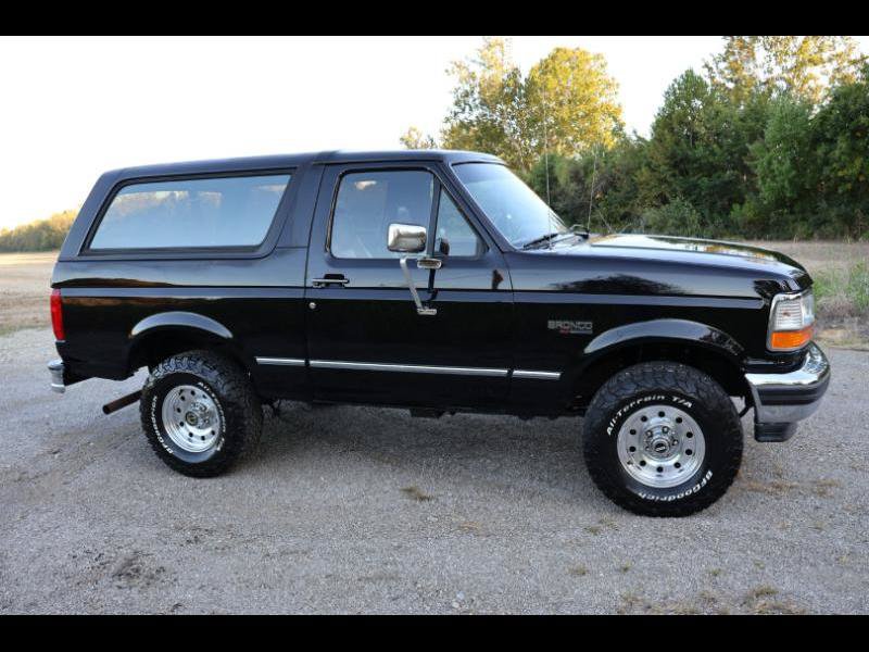 Used 1995 Ford Bronco XLT AWD/4WD image 1