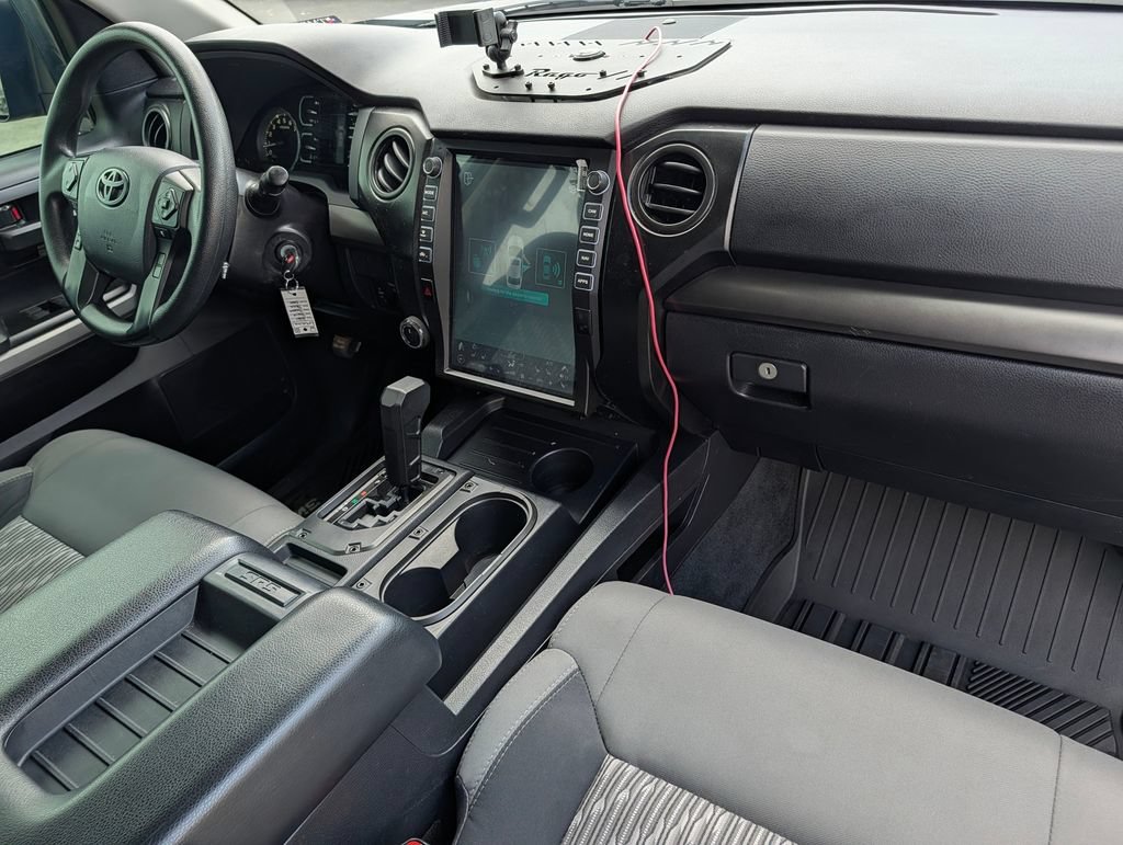 Used 2020 Toyota Tundra SR5 w/ SR5 Upgrade Package AWD/4WD image 31