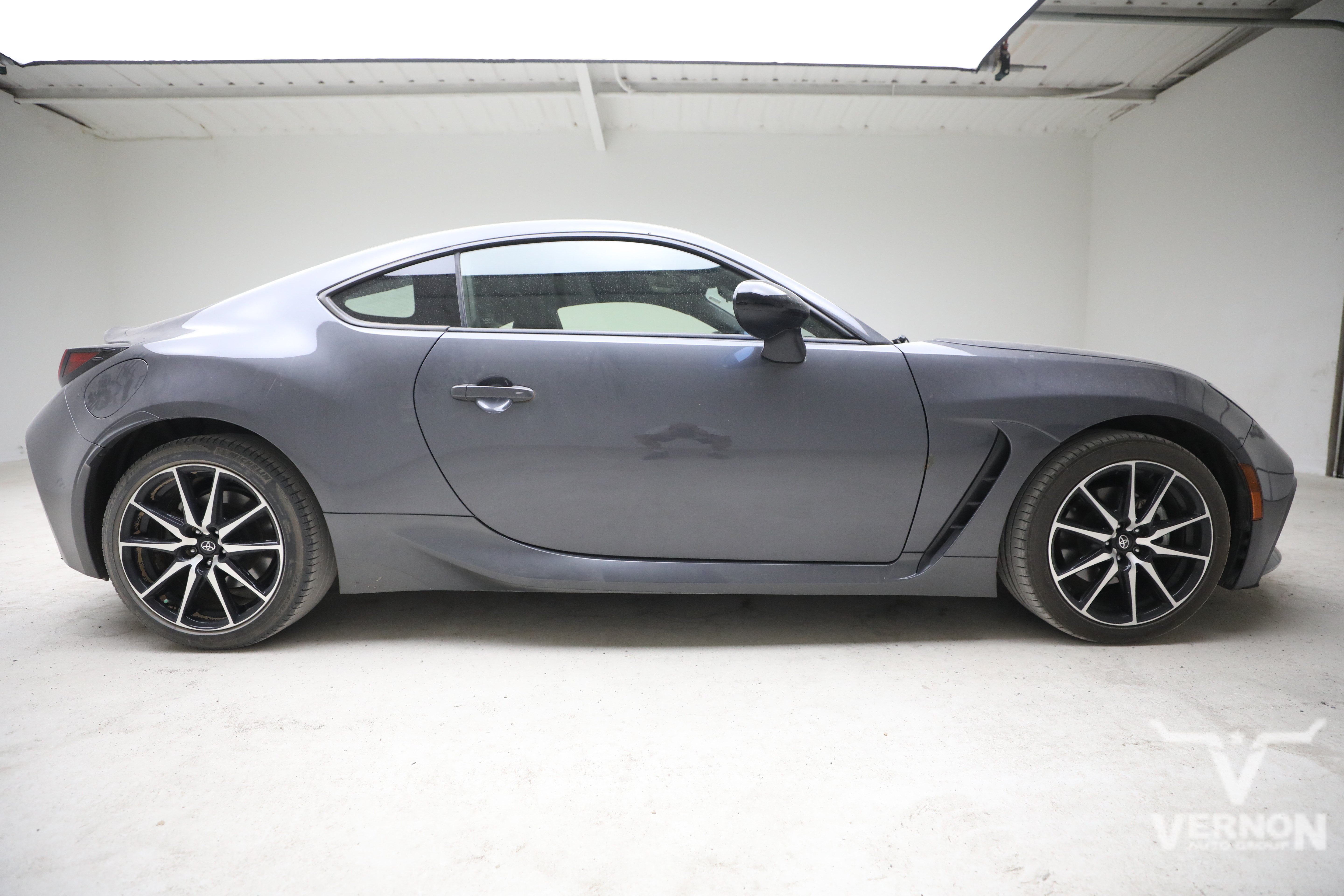 Used 2022 Toyota GR86 RWD image 5