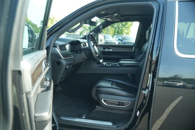 Used 2023 Jeep Grand Wagoneer Series II AWD/4WD image 14