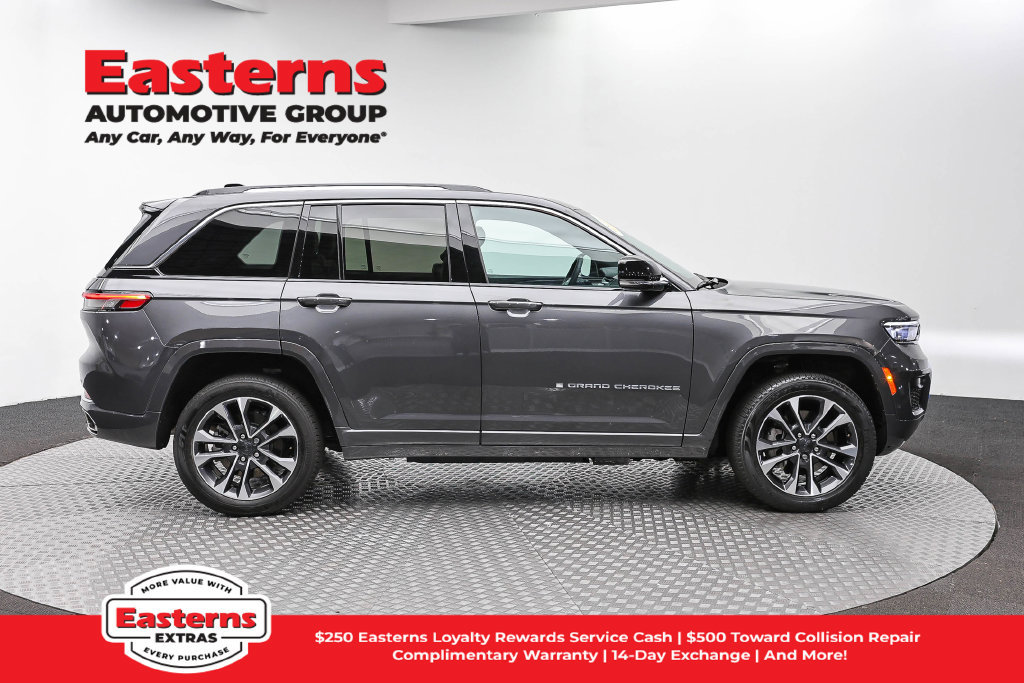 Used 2023 Jeep Grand Cherokee Overland AWD/4WD image 4