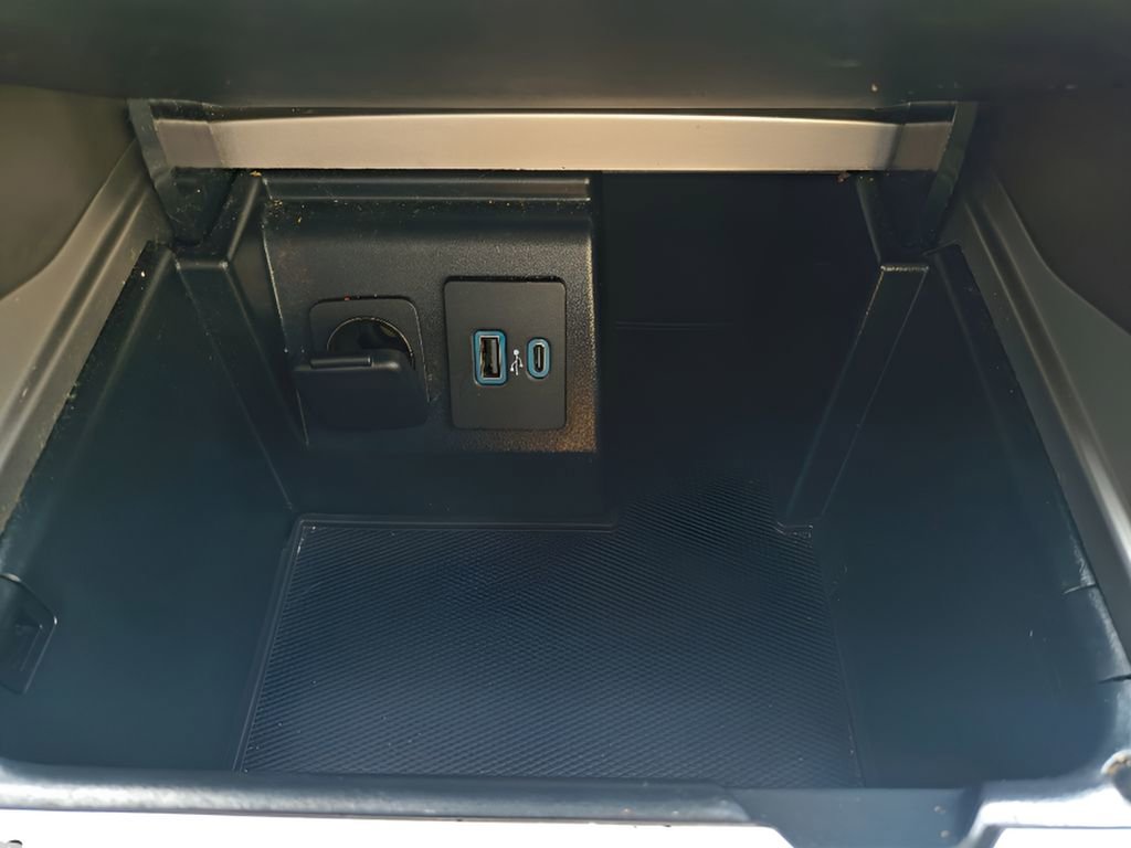 Used 2020 Ford Explorer Platinum w/ Premium Technology Package image 29