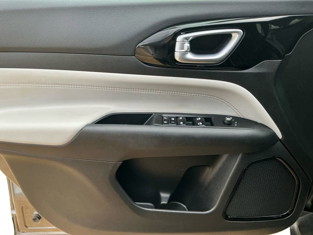 Used 2024 Jeep Compass Limited image 23