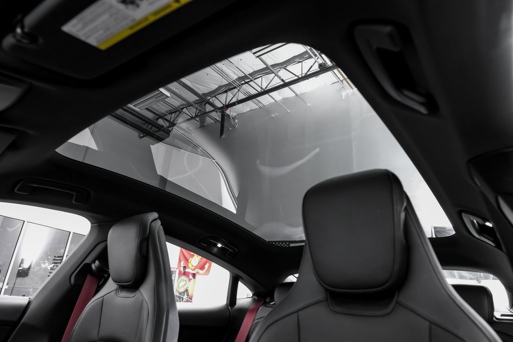 Used 2022 Porsche Taycan image 5