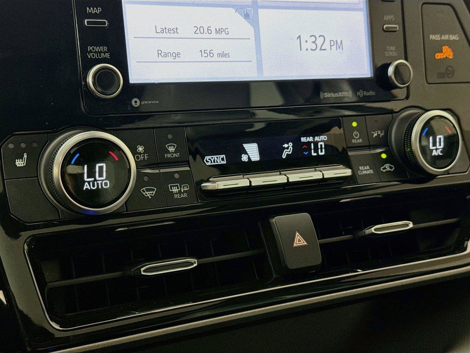 Used 2021 Toyota Highlander XLE AWD/4WD image 25