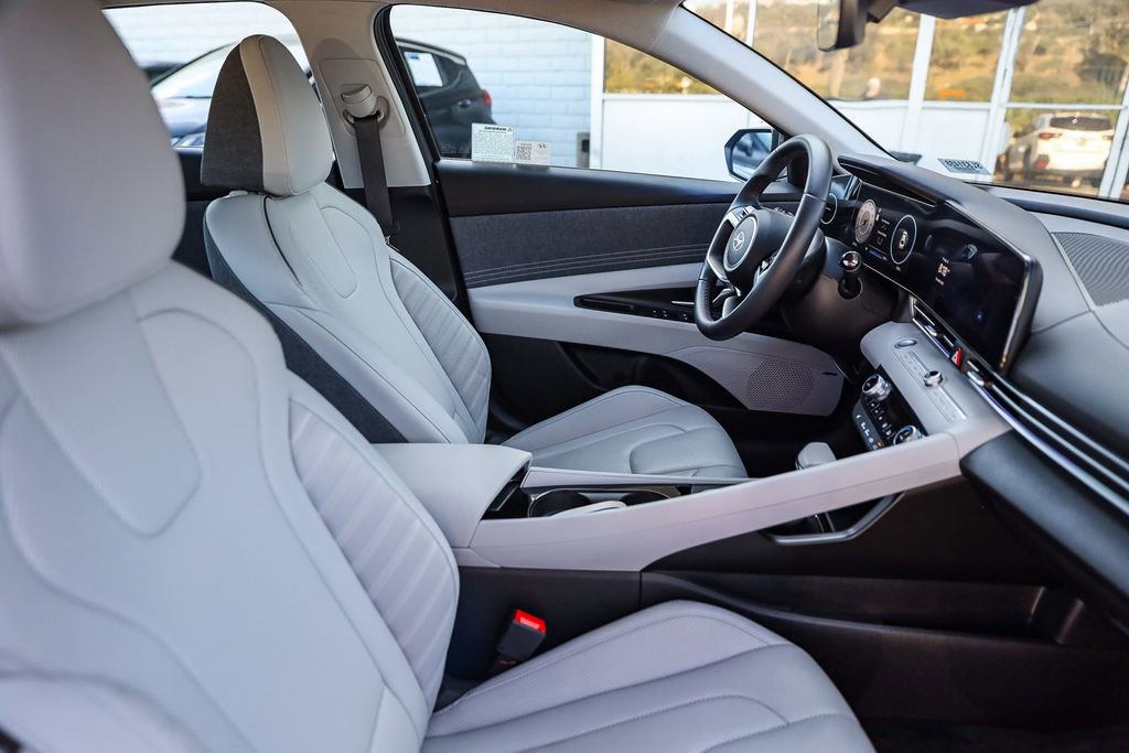 Certified 2024 Hyundai Elantra Limited FWD image 17