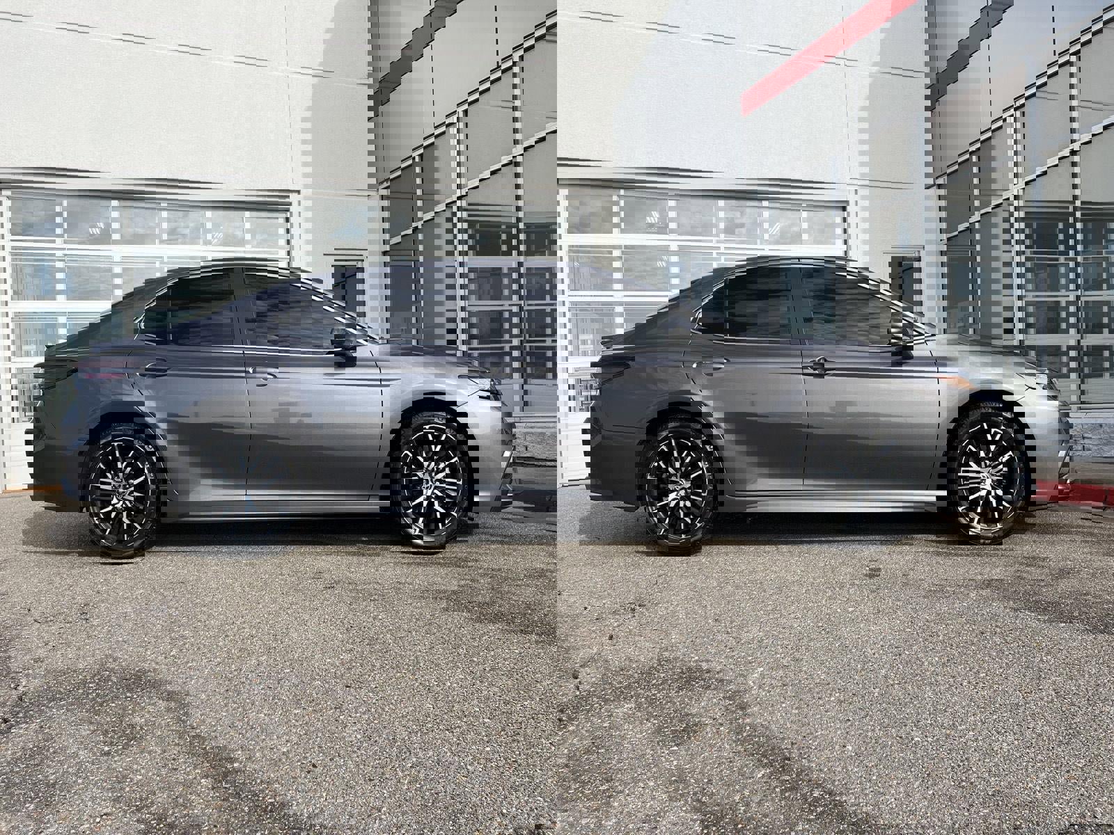 Used 2024 Toyota Camry SE image 27