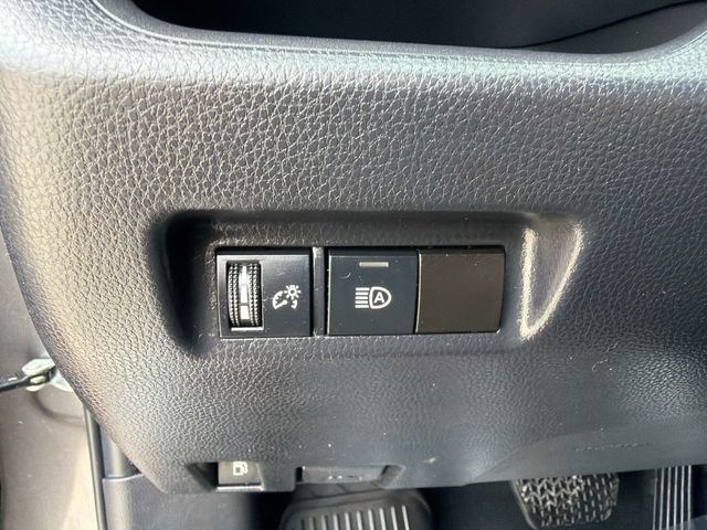 Used 2022 Toyota RAV4 LE AWD/4WD image 30