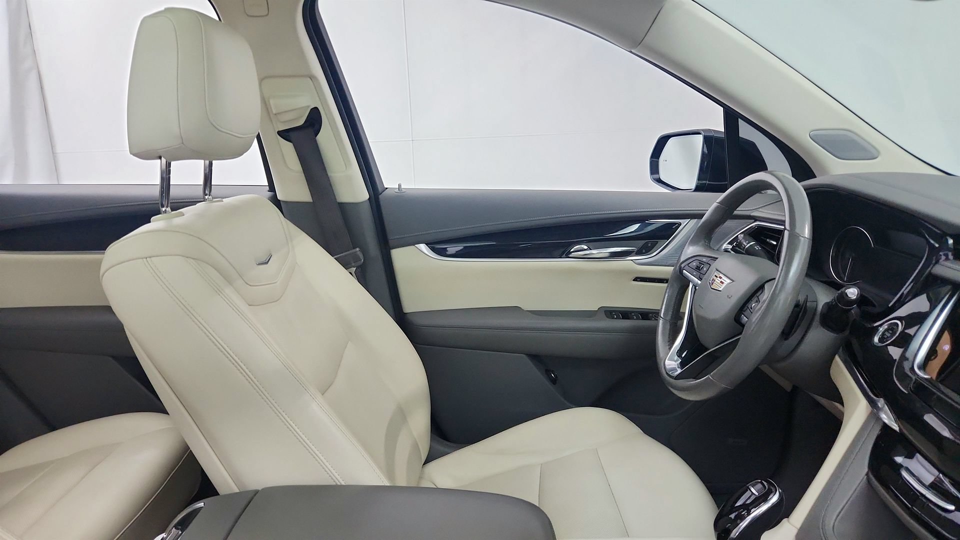 Certified 2023 Cadillac XT6 Premium Luxury w/ LPO, Floor Liner Package AWD/4WD image 31