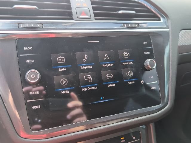 Used 2023 Volkswagen Tiguan SE R-Line image 17