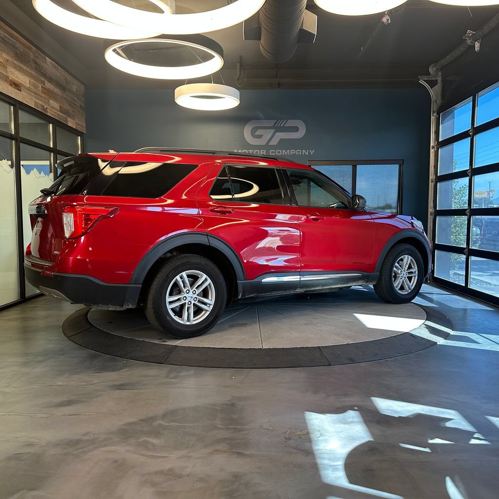 Used 2020 Ford Explorer XLT w/ Equipment Group 202A AWD/4WD image 3