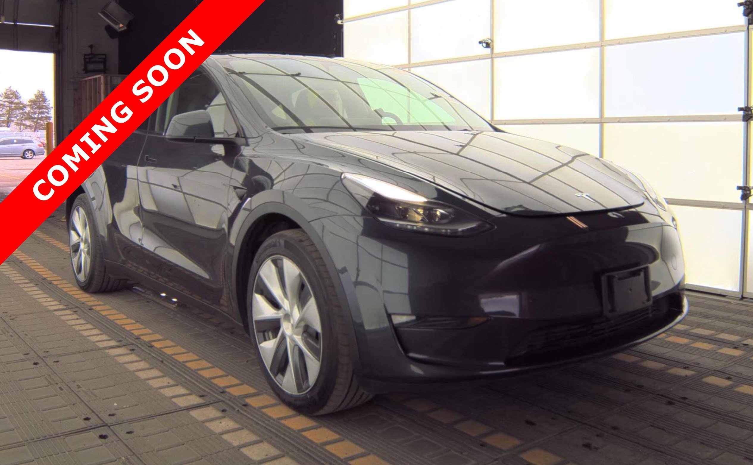 Used 2024 Tesla Model Y Long Range AWD/4WD image 3