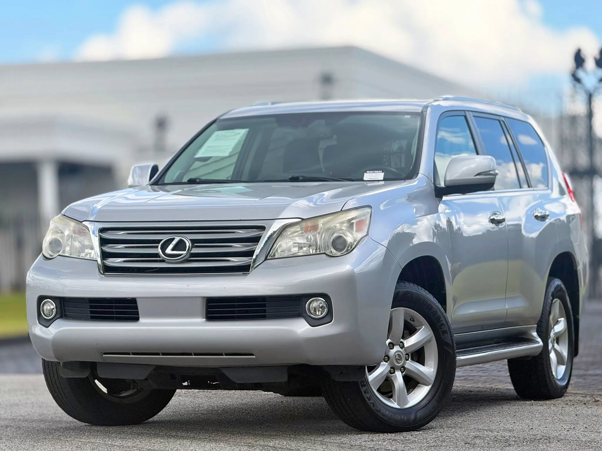 Used 2011 Lexus GX 460 AWD/4WD image 2