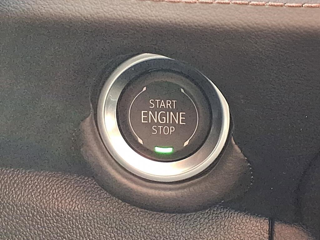 Used 2025 Chevrolet Suburban High Country image 7