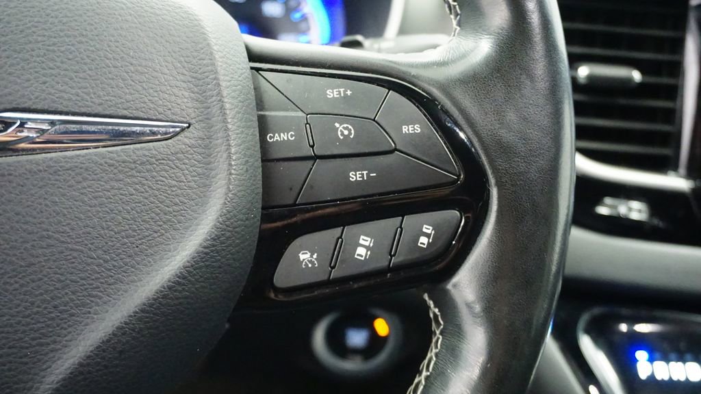 Certified 2020 Chrysler Pacifica Touring-L w/ Advanced Safetytec Group image 36